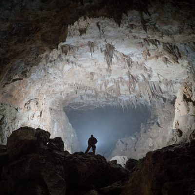8.lik: <em><a href="//www.instagram.com/dandique">Yaman Özakın</a></em>, Maden ocağı tehditi altındaki Düzce'deki Aksu Mağarasının sonundaki ihtişamlı galeri. (Aksu Mağarası - Emre Can Güzel) Sony A7S, Sony 28mm. f/2.0, 1/60 s, f/5.6