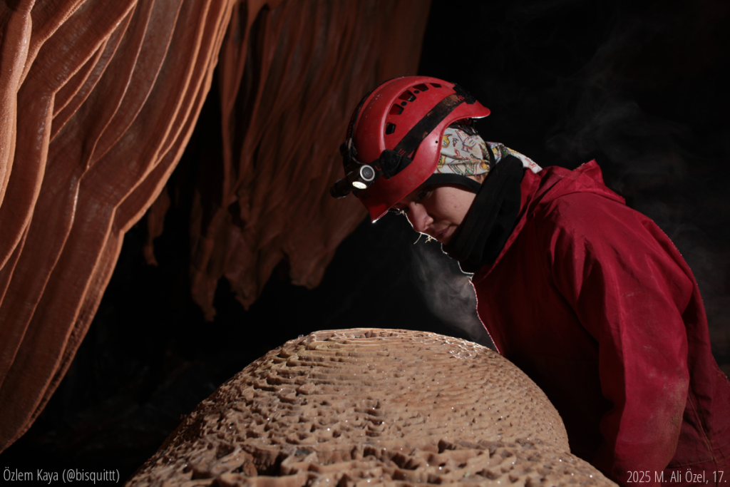 Her sene bu oluşumu görmek için Dupnisa mağarasına giriyorum.