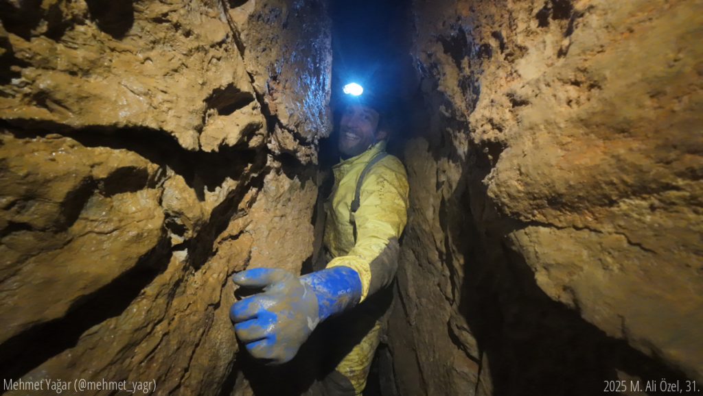 Arne ile gıçcekecekte attığımız 14 saatlik son döşeme shiftinden dönerken 5 günün yorgunluğu ve gıçcekecek darallarına rağmen Arne'nin yüzündeki gülümseme.