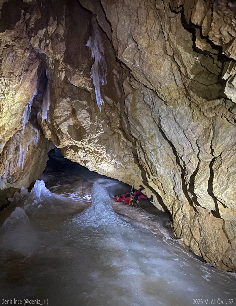 Derme 2 düdenin yüzey araştırmasında bulduğumuz Karkuyusu Mağarasının tabanına ulaştıktan sonra toplanırken çekildi.